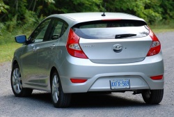 2012 Hyundai Accent GLS hatchback