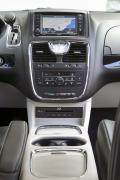 2014 Chrysler Town & Country centre stack