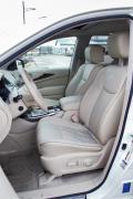 2014 Infiniti QX60 Hybrid front seats