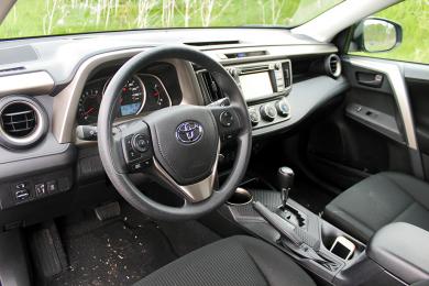 2014 Toyota RAV4 FWD LE dashboard