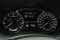 2014 Nissan Pathfinder Hybrid gauges