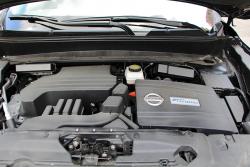 2014 Nissan Pathfinder Hybrid engine bay