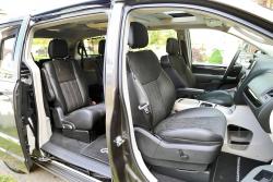 2014 Chrysler Town & Country front seating