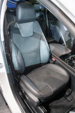 2015 Ford Edge front seat