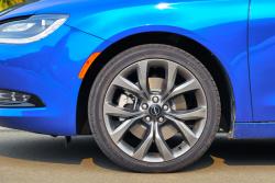 2015 Chrysler 200 S wheel