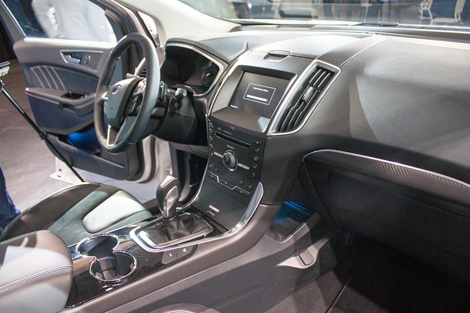 2015 Ford Edge dashboard