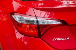 2015_Toyota_Corolla-20