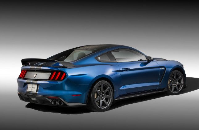 DETROIT: 2016 Ford Mustang GT350R Enters Arena To Take On Camaro Z/28 ...